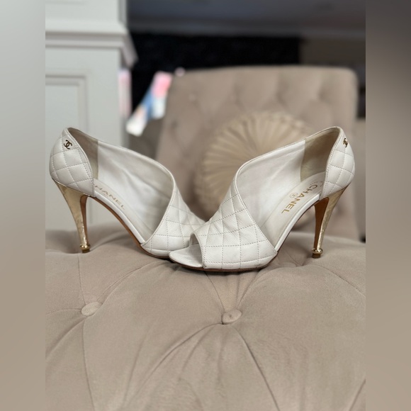 CHANEL Shoes - SOLD!!! CHANEL CC Quilted White\Gold Heels